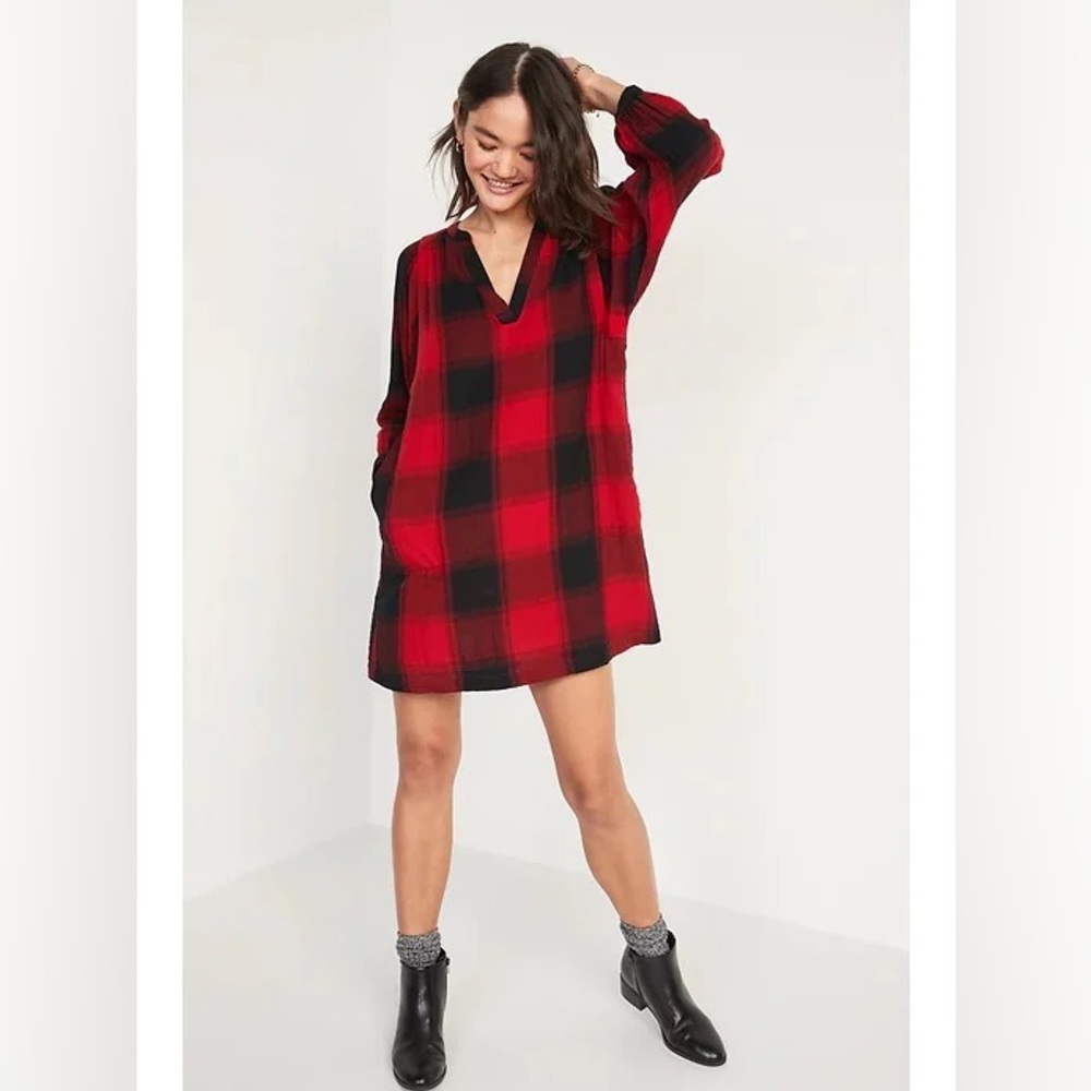 Old Navy Long Sleeve Flannel Dress size Medium. NWT